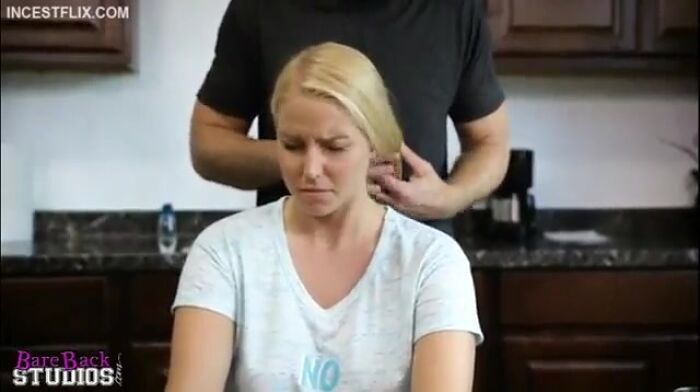 Дочери пришлось стать женщиной