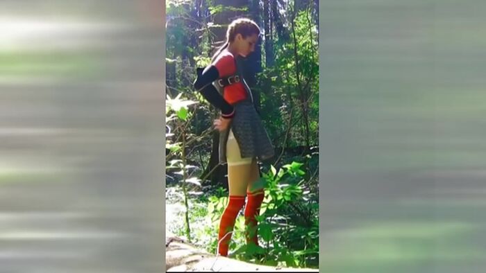 Развратница в лесочке..
