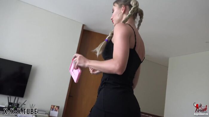 Ангел с косичками