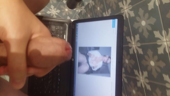 Подрочил для прекрасной с Меендо)