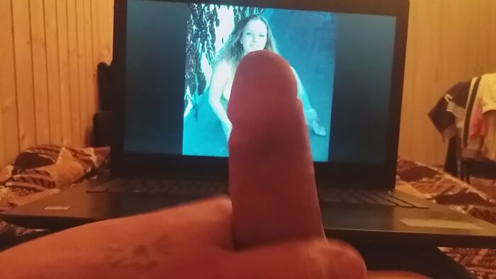 Поклонник дрочит на меня. Я это обожаю