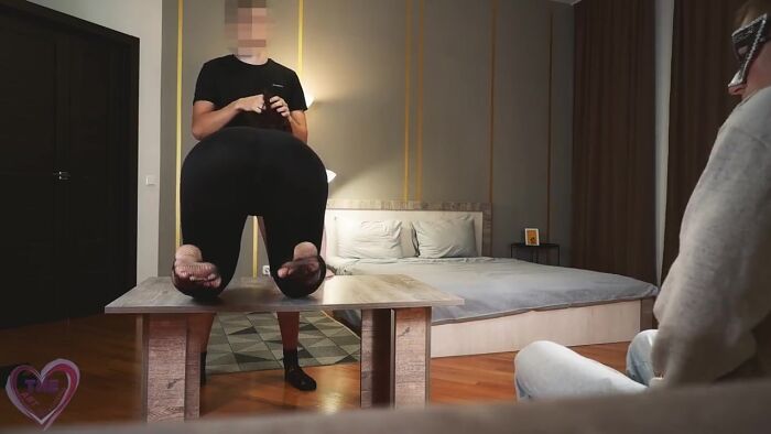 Поставила писю другому