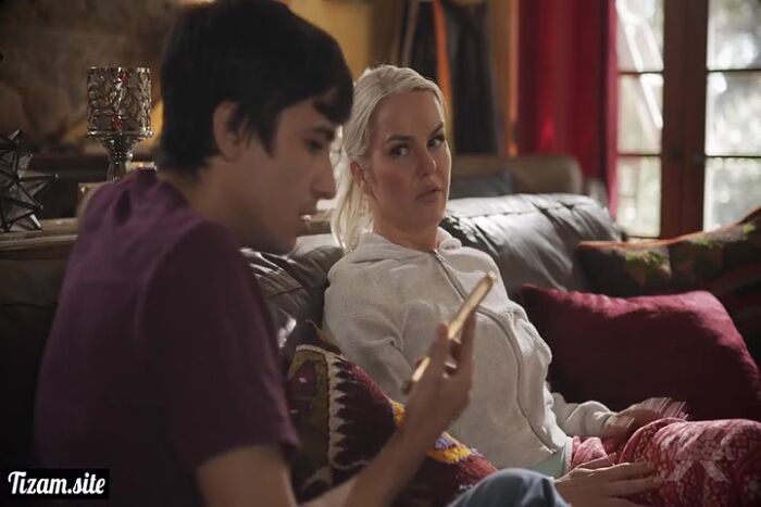 Неудачное свидание мамочки (Mother’s Bad Date, 2022) RUS