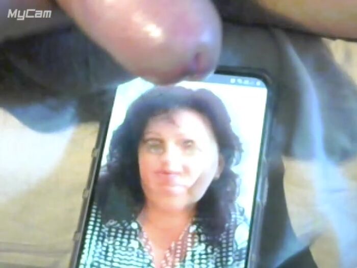 надрачиваю на Аленку