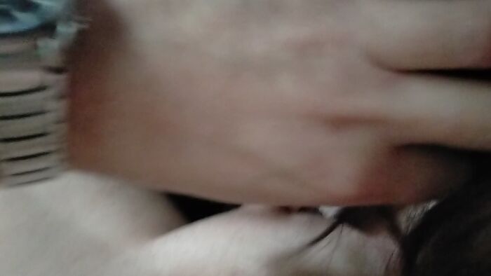 Шлюха сосет