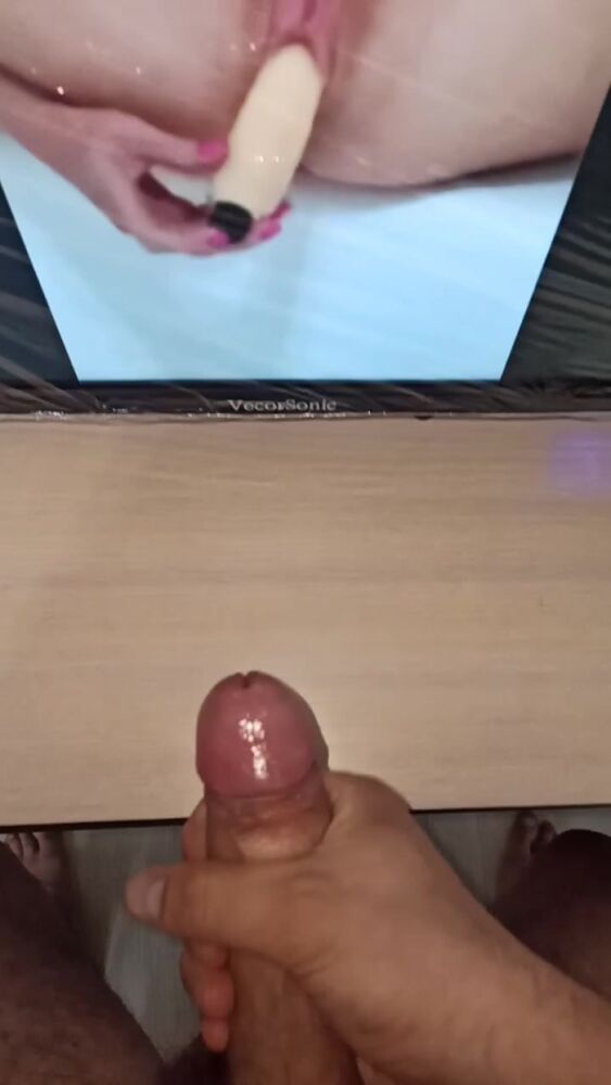 кончаю для подписчицы