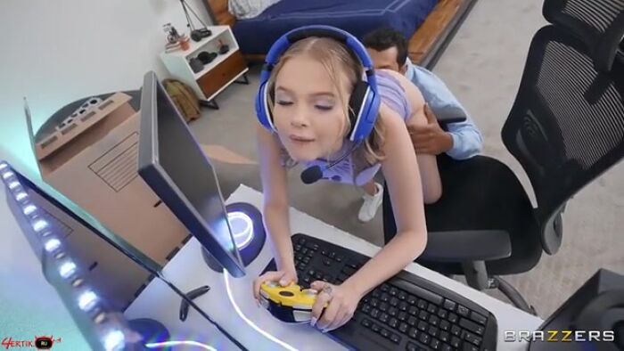 Мулат с огромным Хуем долбит маму и дочку