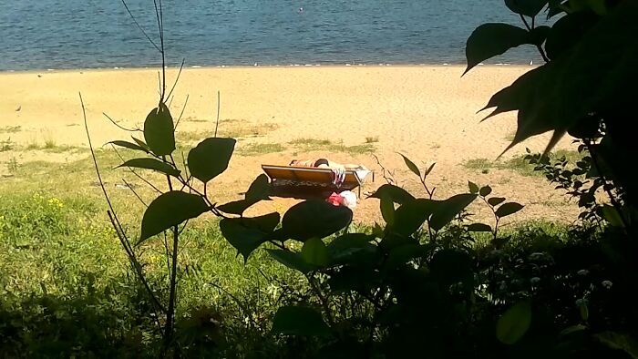 На пляже дрочу