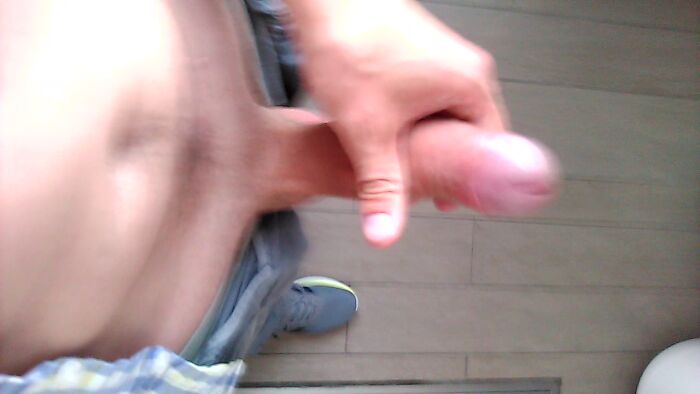 зашел подрочить