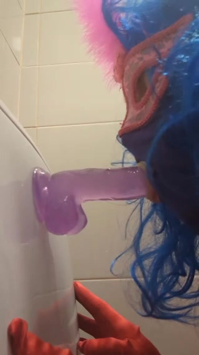 Учусь сосать членик)