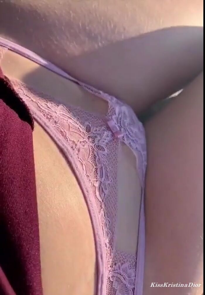 Мои тоненькие розовые трусики