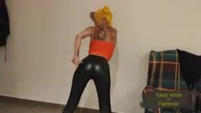 Грязная шлюха !!!