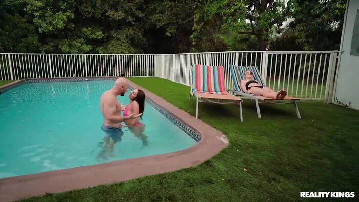 Шиканая тёлка для измены