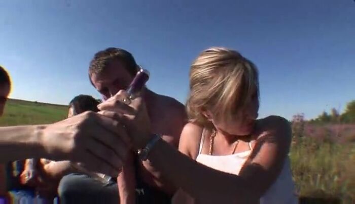 Думала спросить дорогу, а получила трех любовников сразу