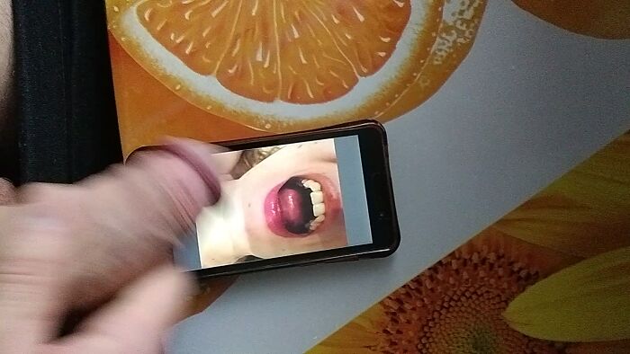 Кончил на ротик