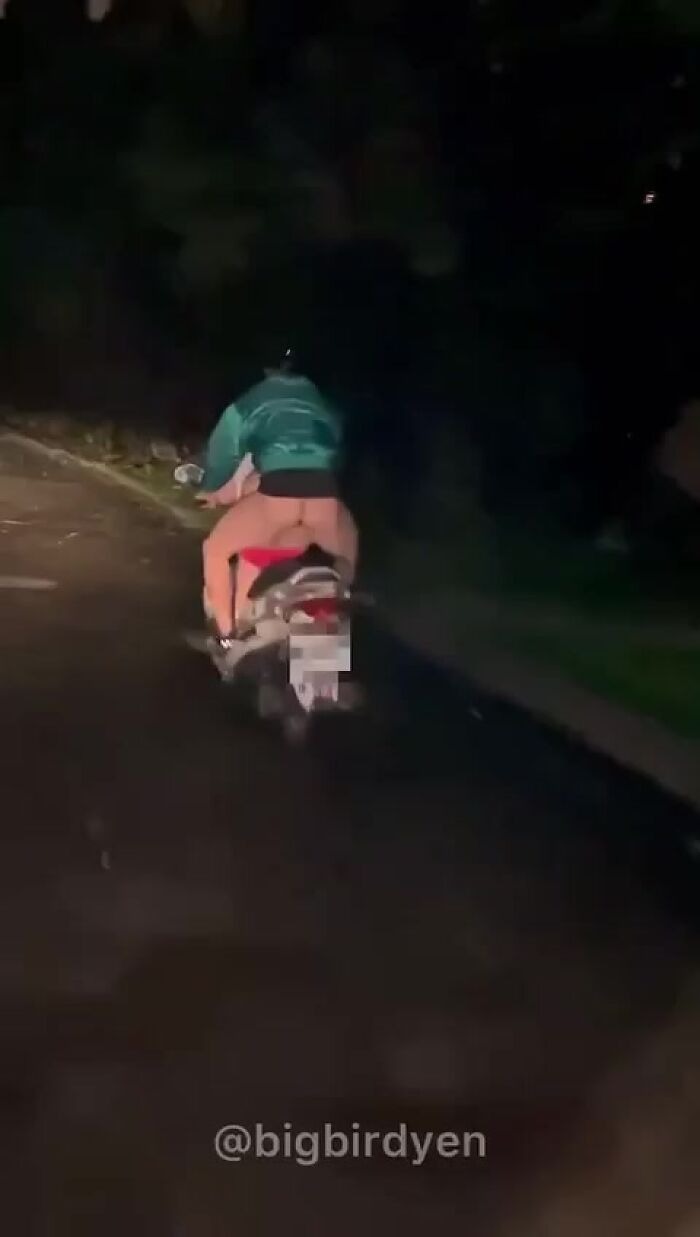 Їбе на ходу шлюшку