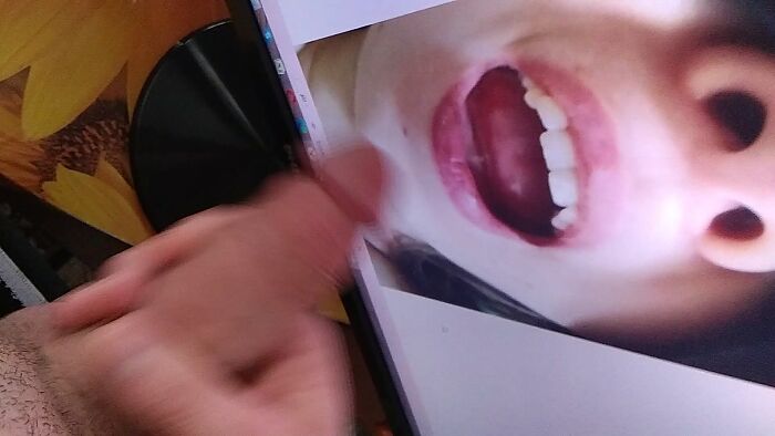 Кончил в ротик