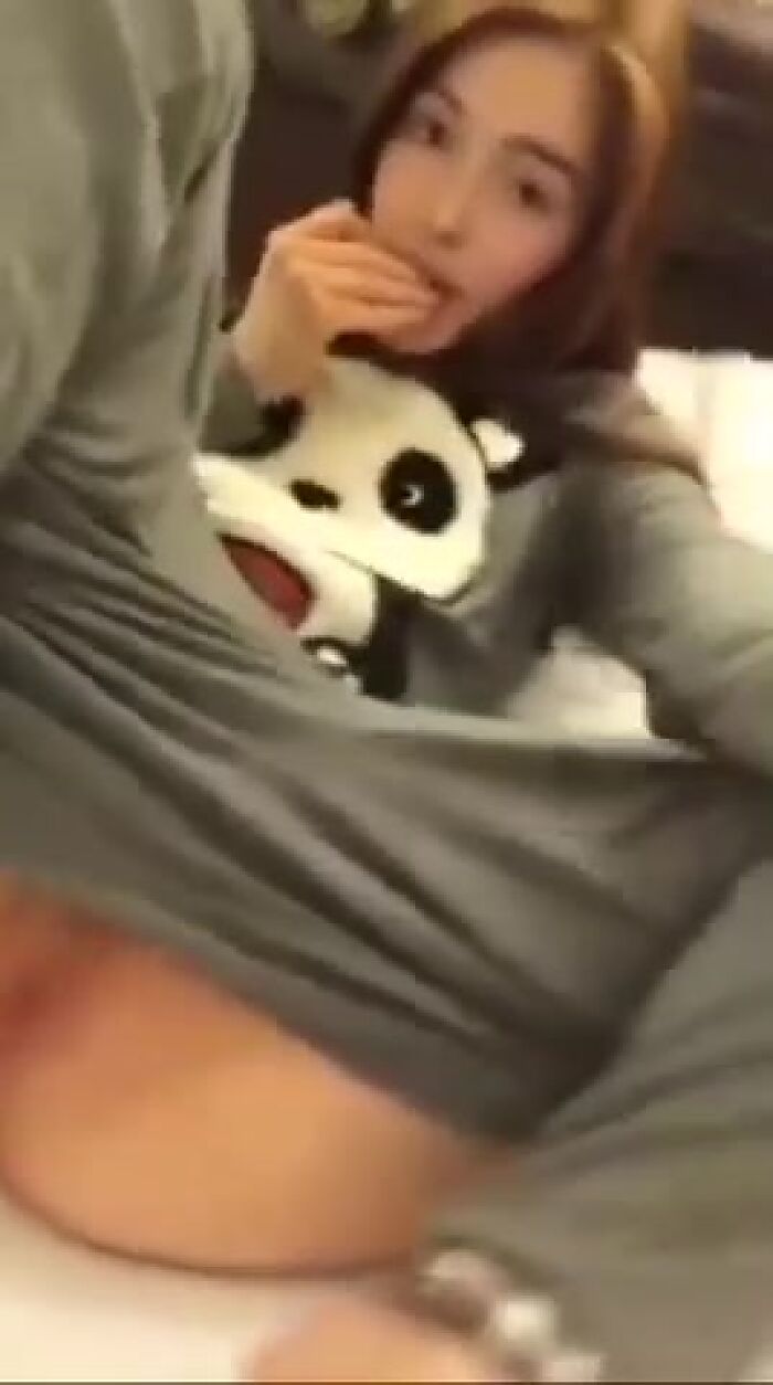 Ласкає себе блядь