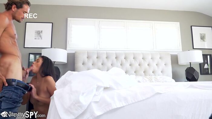 Соска работает ртом