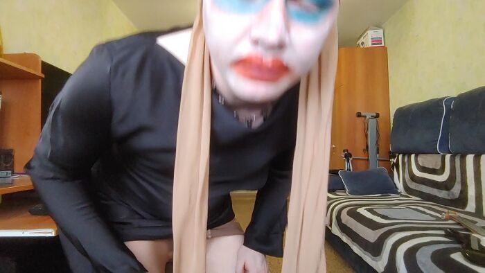 Губастая Девушка