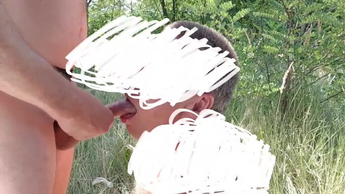 Как он сладко кончил мне в рот. Посмотри и сам кончишь.