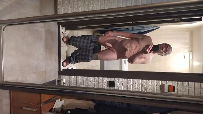 Вася проснулся