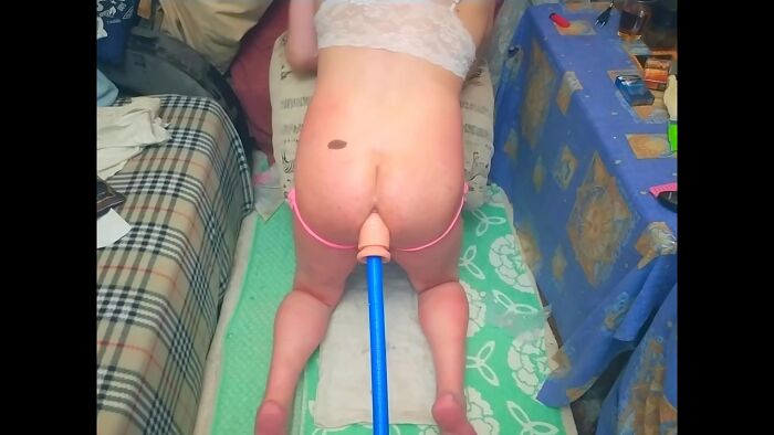 Анальная Станочница Насаживается на Хуй..