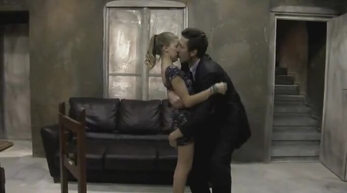 Молоденькая блядёшка и опытная грудастая проблядь