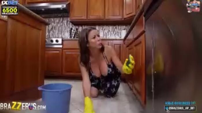 Помог мамке с уборкой