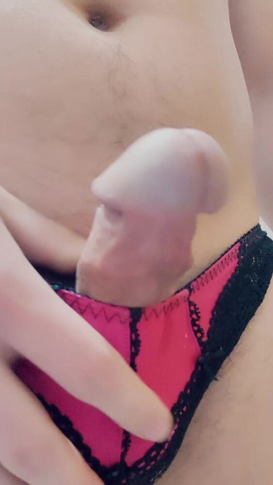 Хожу по дому в трусиках и членом в попке