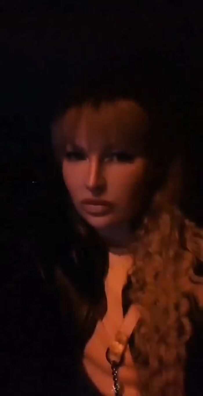 Едим с подругой тусить