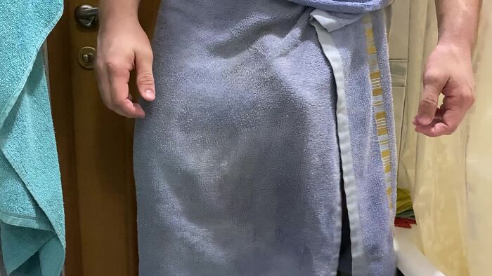 Упс полотенце упало???? а тут мой не стоячий член