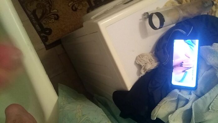 Дрочу на шлюшку.