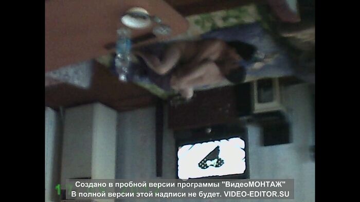 Жена с другом на едине