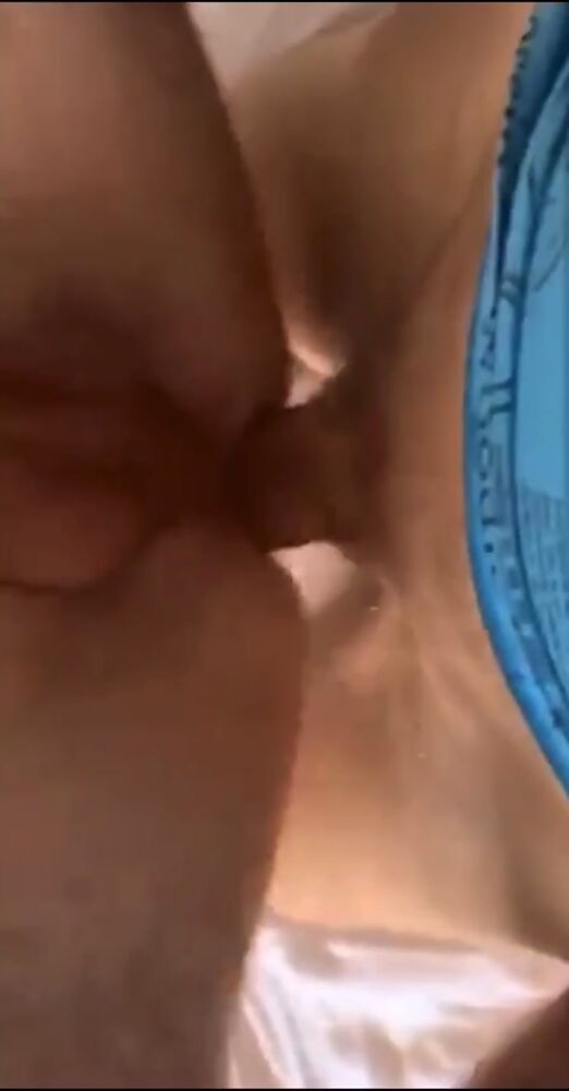 Трахаюсь с другом детства из нашего двора 3