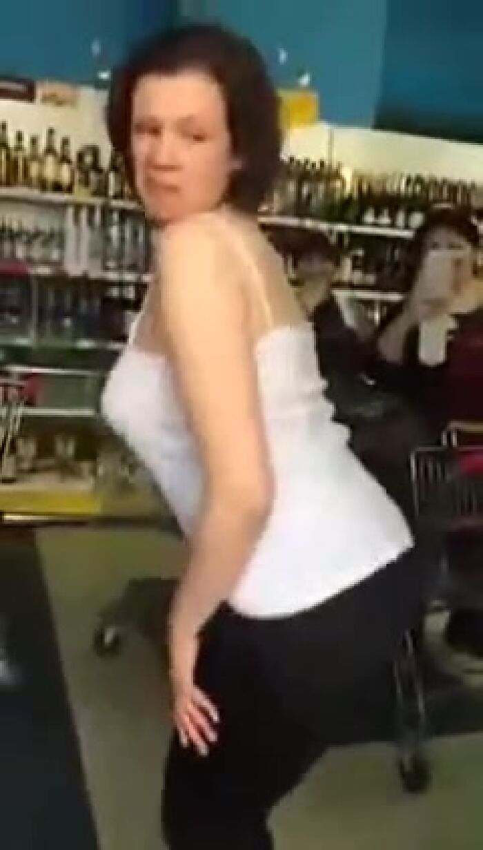 Стриптиз шоу в магазе