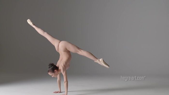 Голый балет