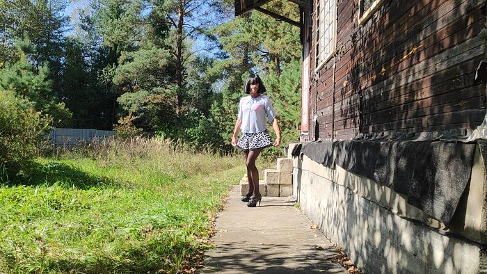 Маша на даче