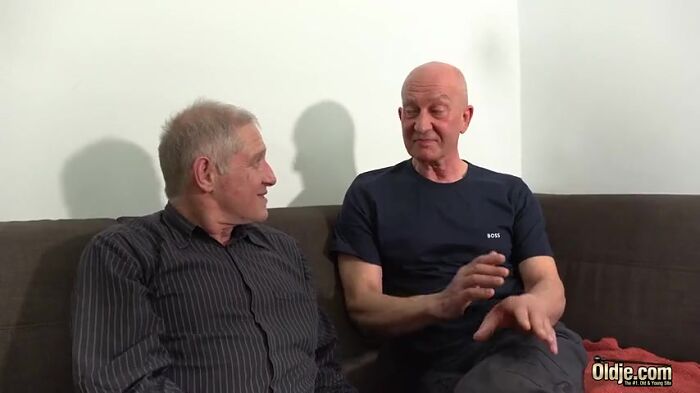 Старички расслабились.