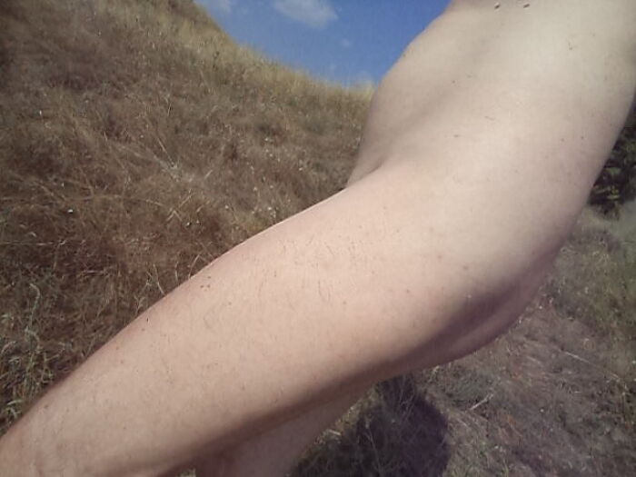 Голышом на высокой горке