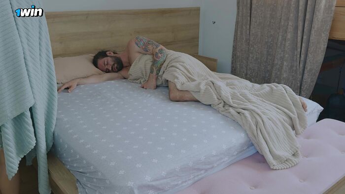 С перепоя выебал не ту.