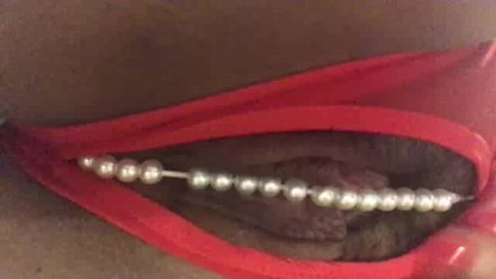 Ласкаю свою сладкую киску и постанываю от удовольствия