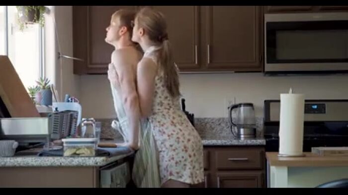 ануслинг и горловой минет на кухне