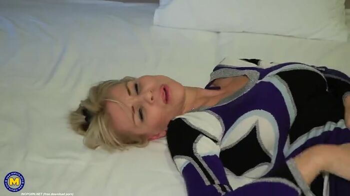 Снял Надю Сказку и трахнул в жопу