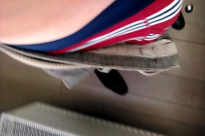 я достаю из широких штанин