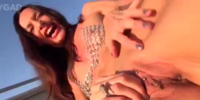 Пчела на клиторе