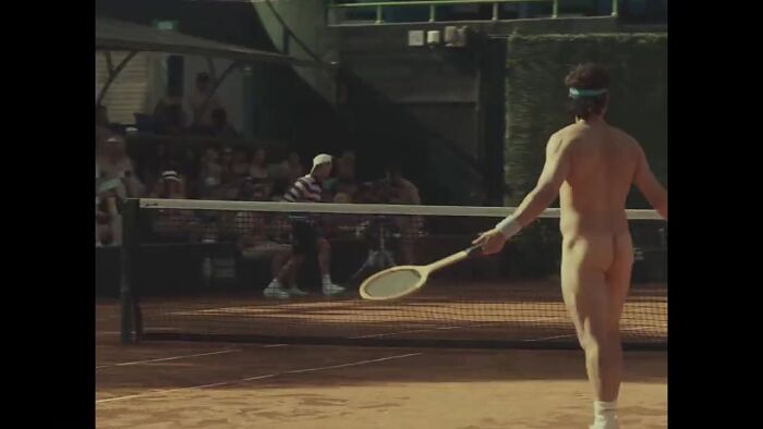 Голый теннис