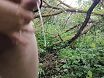 Она мне дрочит и я кончаю на природе