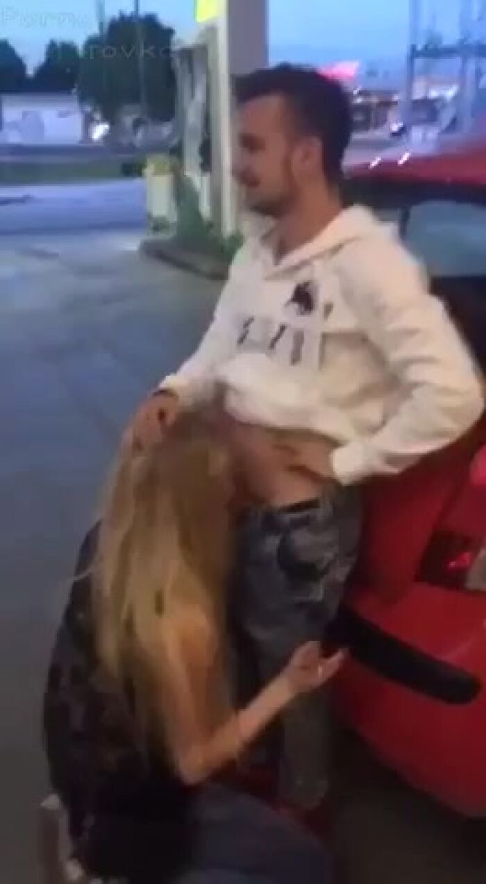 Шкура сосе на заправці