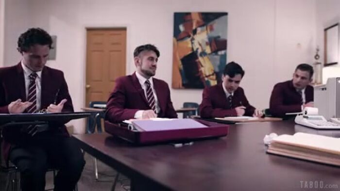 Выпускники напоследок трахнули преподшу